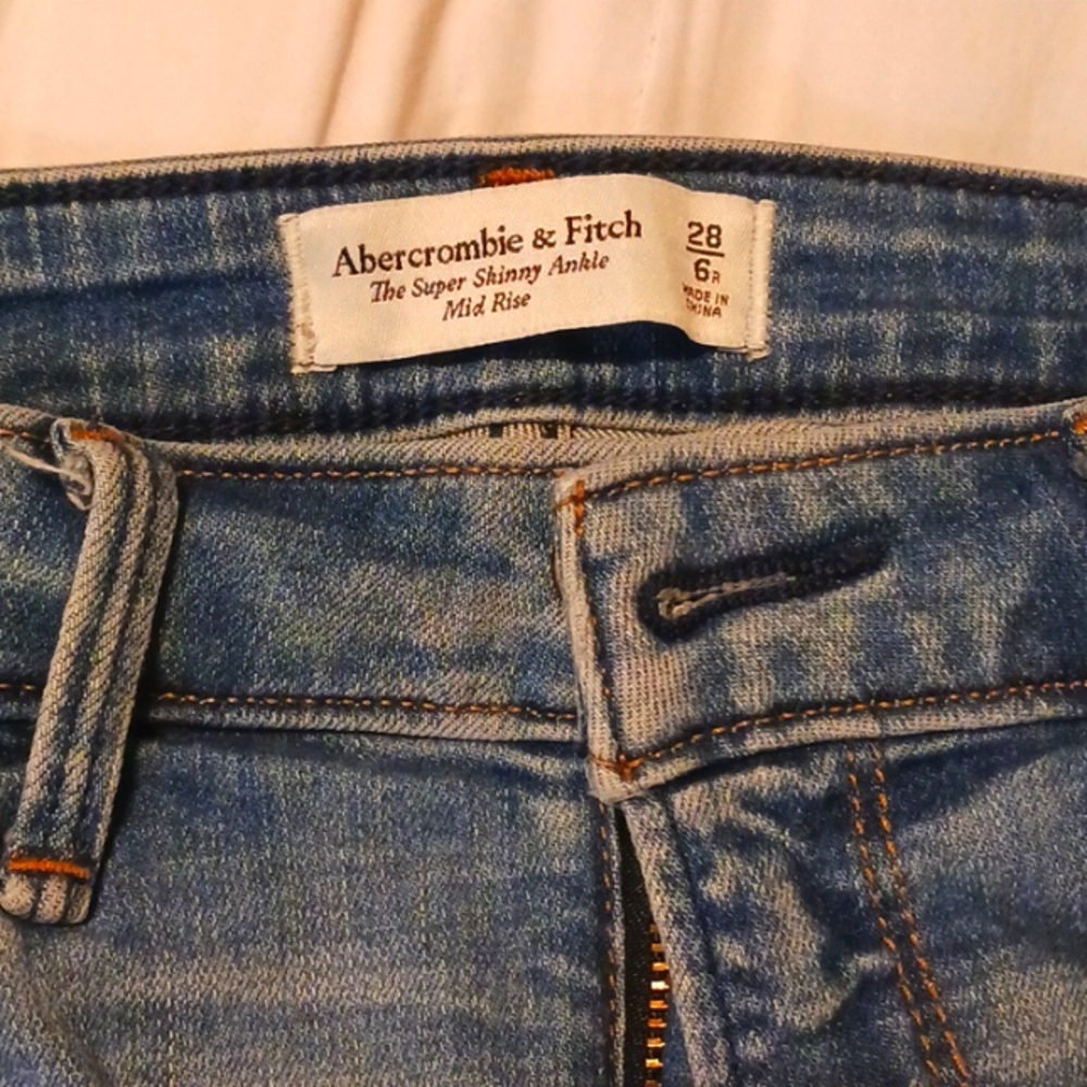 Abercrombie & Fitch jeans with embroidery - Picture 15 of 17